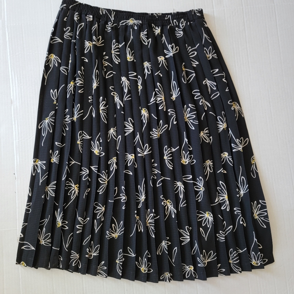 Alfred Dunner Daisy Pleated Tea Length Elastic Waist Skirt - Size 20